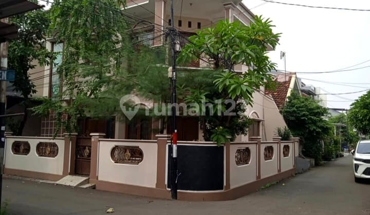 Rumah di Jl Kusen Kayu Putih Jakarta Timur