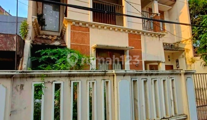 Rumah Hitung Tanah di Jl Purwodadi Menteng Jakarta Pusat- Bangunan Harus Renovasi
