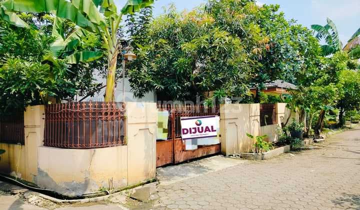 Dijual Rumah Hoek, Harga Hitung Tanahdi Pekayon, Bekasi Selatan