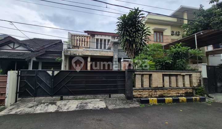 Dijual Rumah Semi Furnished Bebas Banjir di Taman Galaxy