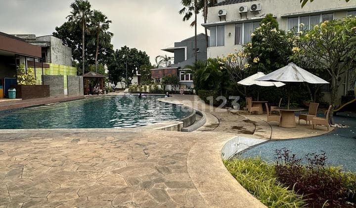 Rumah Bagus Ada Kolam Renang dan Selangkah Menuju Mall dan Rumah Sakit Grand Galaxy Bekasi