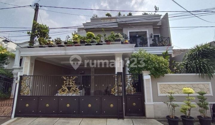 Dijual Rumah Ada Kolam Renang Full Renov Siap Huni di Bekasi