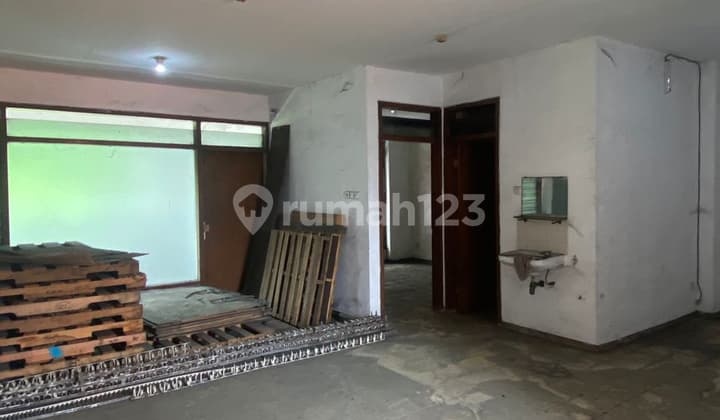 Shop House, 1 Floor, Freehold Certificate, in Kertajaya,