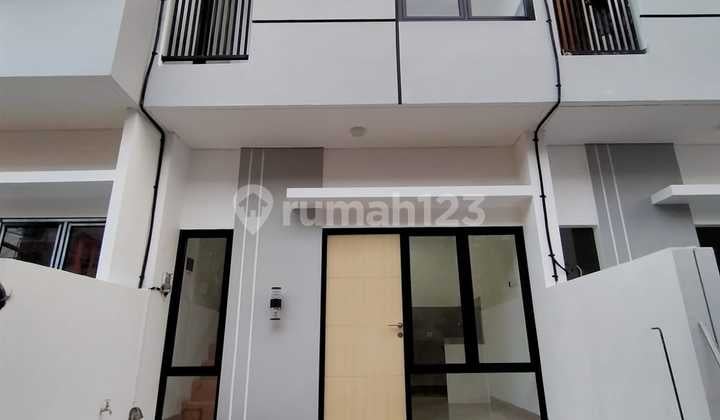 Rumah minimalis 2 lntai plus roftop lokasi dekat stadion jis sunter