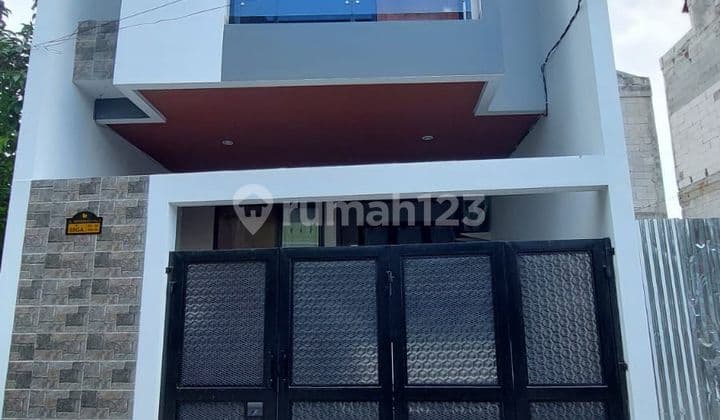 Scandinavian 2-story house located near Sunter Mall