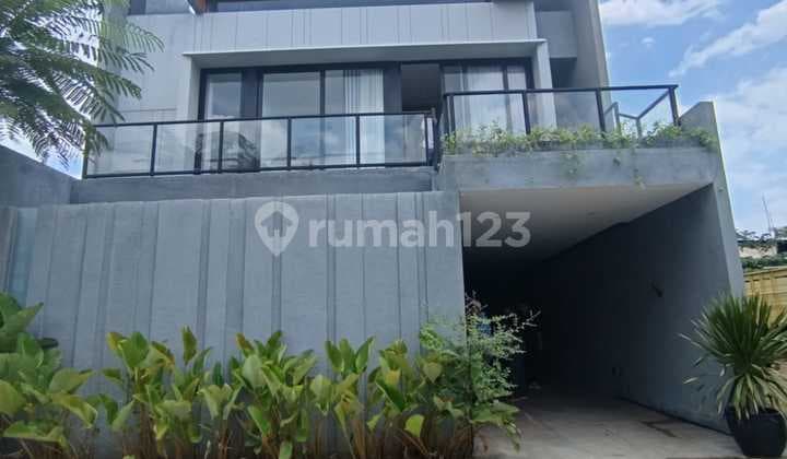 Rumah Mewah 2 Lantai Lokasi Dekat Stasiun Klender Jakarta Timur