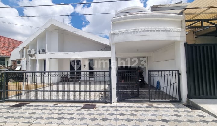 Disewakan Rumah Darmo Harapan 2 Lantai Minimalis Siap Huni Furnish