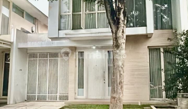 For Sale or Rent: The Mansion Pakuwon Indah House, 3 Bedrooms, Semi-Furnished, Near Highway