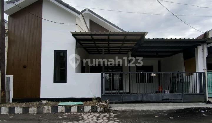Rumah Baru Modern SHM Wiguna Selatan Rungkut dekat bandara, akses tol