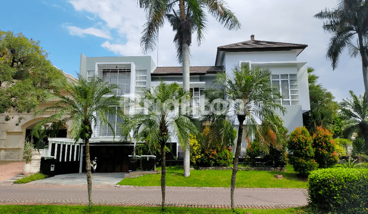 RUMAH MEWAH DI VILA BUKIT REGENSI PAKUWON INDAH SURABAYA, FULLY FURNISHED, ADA KOLAM RENANG, BIASA DISEWA OLEH ORANG ASING, DEKAT CLUBHOUSE & PAKUWON MALL