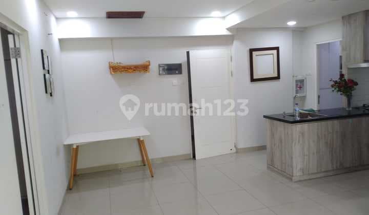 Barang Langka....apt Cosmpolis, Surabaya Timur, 3 Kamar, Akses Langsung Ke Kolam Renang