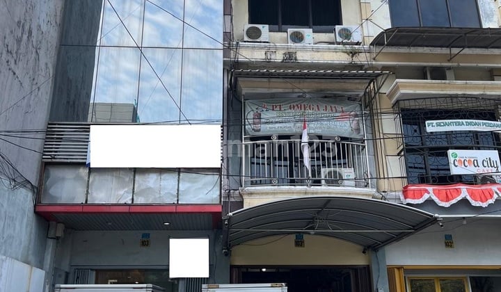 Ruko di Jalan Raya Jemursari, Surabaya Selatan