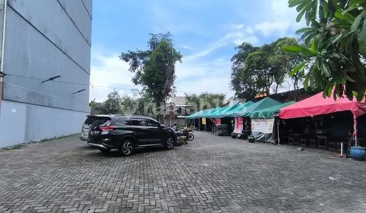 Lahan Langka di Raya Merr, Surabaya Timur