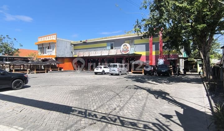 Bangunan ex Sport Center di Raya Wiyung, Surabaya Barat