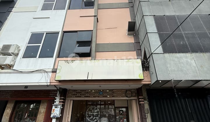 Raya Klampis Jaya Densely Populated 3 Floors Suitable for Office Cafe Depot