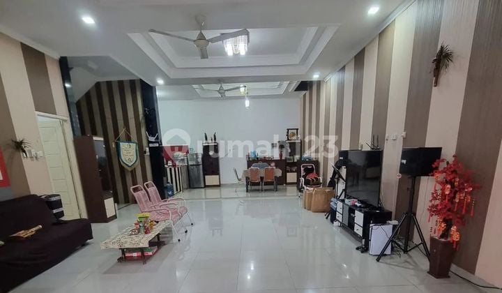 Rumah Cantik 2,5 Lantai Taman Ratu Kebon Jeruk