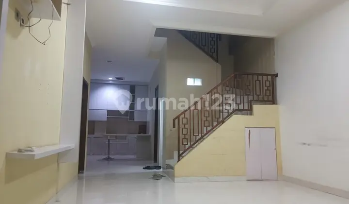 Beautiful Flood-Free House in Bojong Indah Rawa Buaya