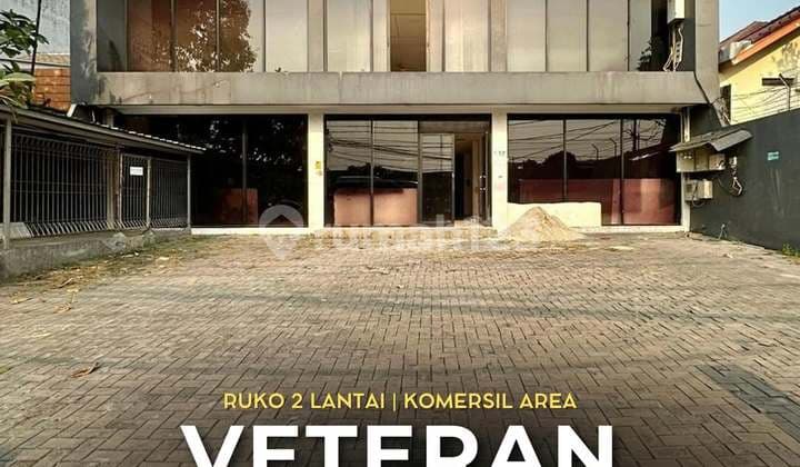Gedung Komersial 2 Lantai untuk Usaha di Veteran, LT 500 LB 600