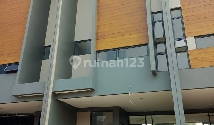 DISEWAKAN MURAH RUKO SEKALIGUS TEMPAT TINGGAL 2 LANTAI DENGAN 3 KAMAR