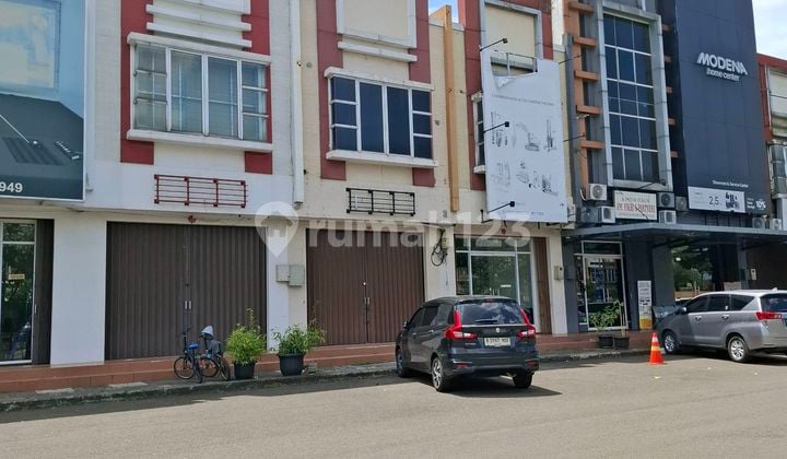 Ruko 2 Lantai Diboulevard Utama Dengan Area Parkir Luas di Grand Wisata