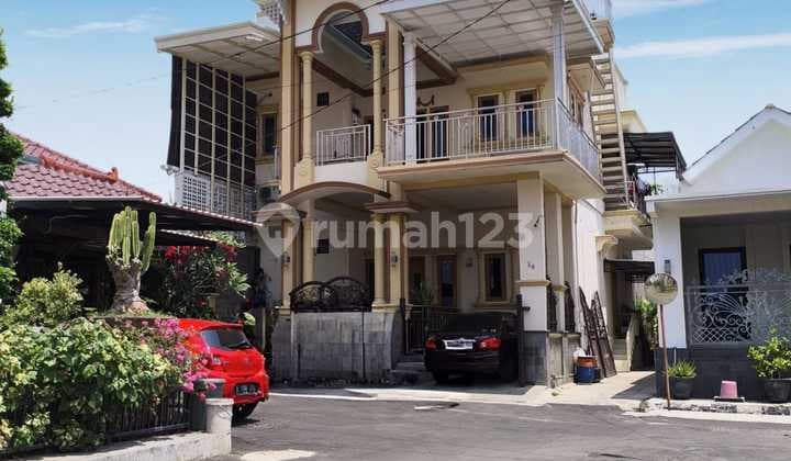 Rumah Tingkat 3 Mentereng 5 Kamar di Cluster Elit Kota Cirebon