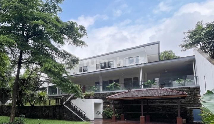 Bright House With Great Backyard In A Compound Ajh03030