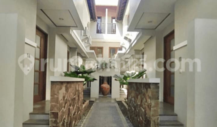 Rumah di Komplek Hijau Dengan 2 Kamar Tidur Ajh03061