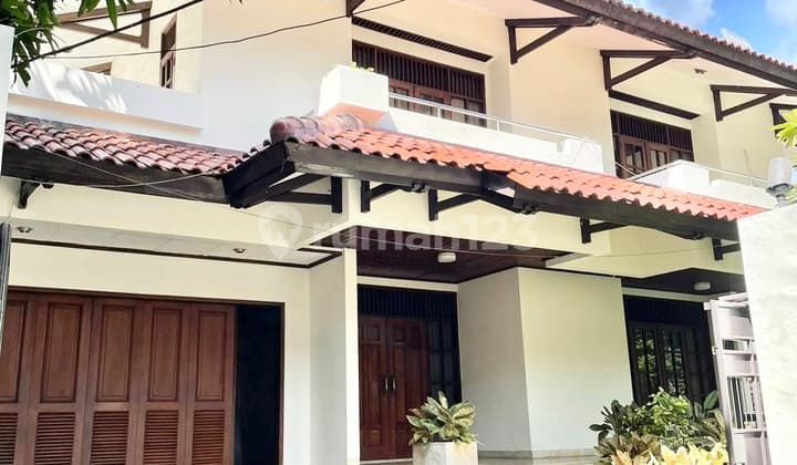 Rumah Klasik Lokasi Strategis di Gatot Subroto Jak Sel Ajh07013