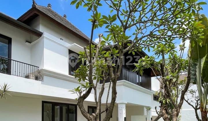 5 Bedrooms House In A Tropical Compound Ajh02041