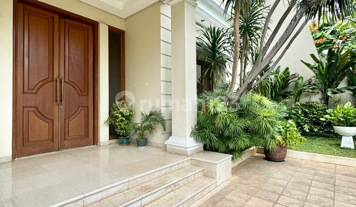 Rumah Tropis Mandiri Dengan Kolam Renang Pribadi di Pejaten AJH05050