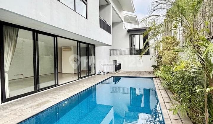 Minimalist Compound With Prvate Swimming Pool Ajh04248