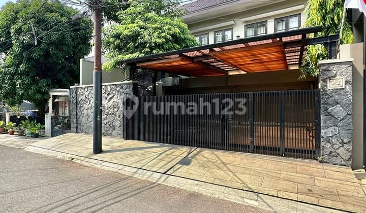Minimalist 2-Story House with SHM in Kebayoran Baru Corio