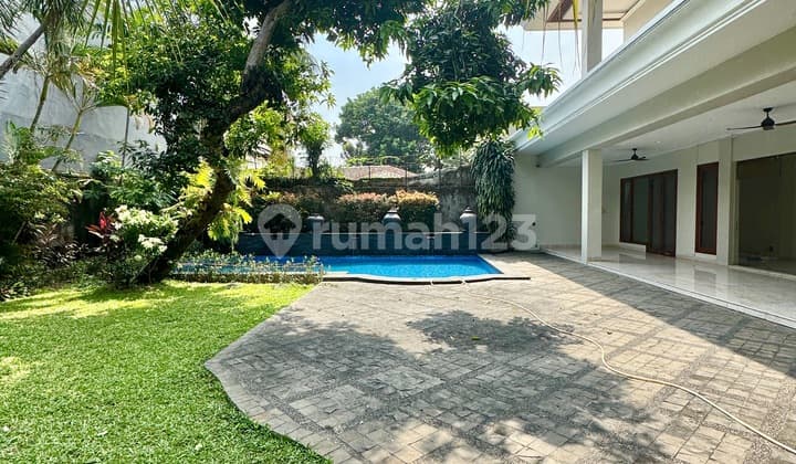 Stand Alone House 5 BR with private pool and backyard garden AJH04145