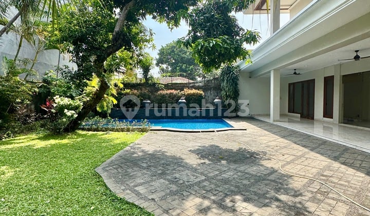 Stand Alone House 5 BR with private pool and bug garden AJH04145