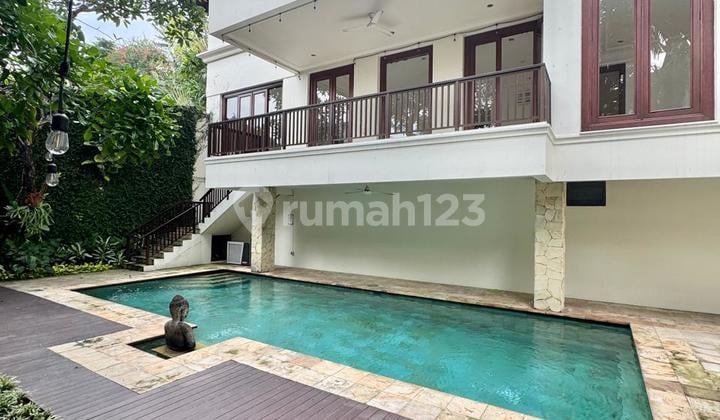 Tropical 5 Bedrooms House In A Compound Ajh02037