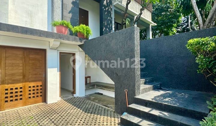 Modern Tropical Bright House With Big Garden Ajh06064