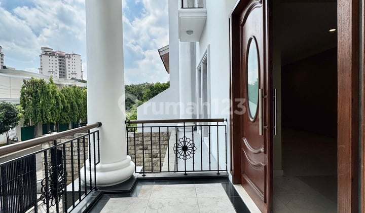 Terang rumah klasik 5 kamar tidur dengan Kolam Renang Pribadi AJH06214