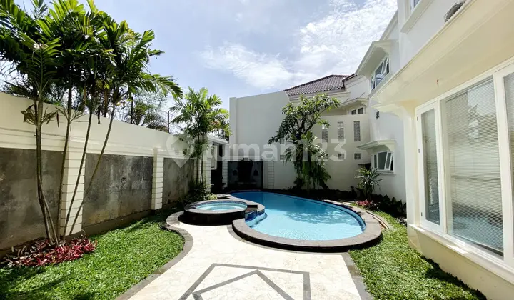 Beautiful 5 Bedrooms House In A Compound Ajh02190