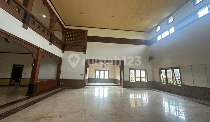 Tanah Komersial Sudah Ada Bangunan Depan Jalan Raya, Lokasi Strategis