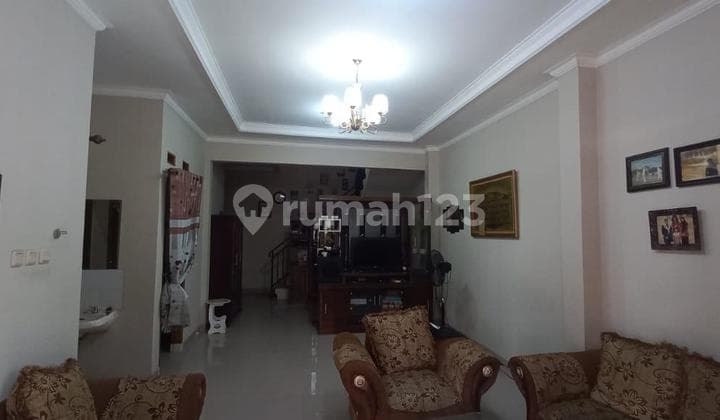 RUMAH 2 LANTAI SIAP HUNI HARGA MURAH BISA NEGO KOTA WISATA