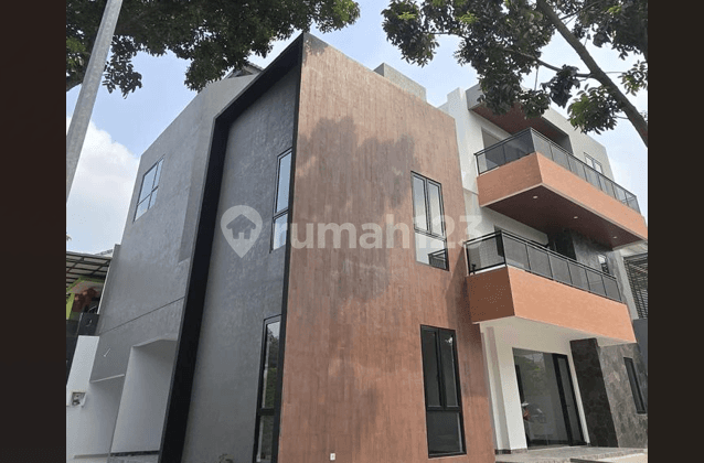 DIJUAL RUMAH MEWAH ADA LIFT 3 LANTAI PALMYRA ALAM SUTERA