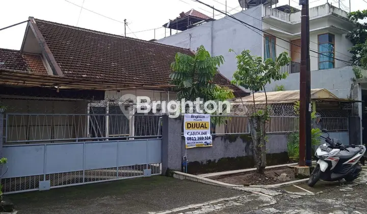 Rumah poros jalan murah