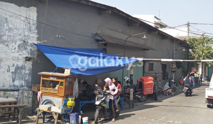 Bekas pabrik tengah kota