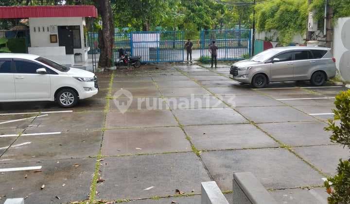 Gedung 3 Lantai Raya Darmo Kali Pusat Kota Siap Pakai