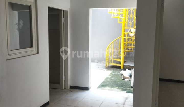 Affordable House Ready for Use, Suitable for Office or Boarding House Location Sidotopo