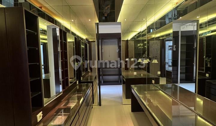 Rumah Full Furnish Graha Family Surabaya Barat ********