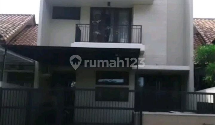 3-story house with 4 bedrooms located in Citraland Utama 3-story house with 4 bedrooms located in Citraland Utama