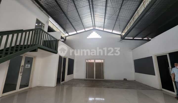 Commercial Building Ready for Use in Raya Wonokromo.