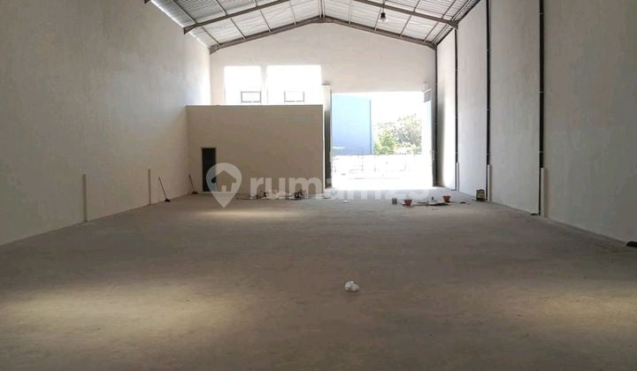 Ready to occupy, Manyar Gresik Warehouse is excellent. Ready to occupy, Manyar Gresik Warehouse is excellent.