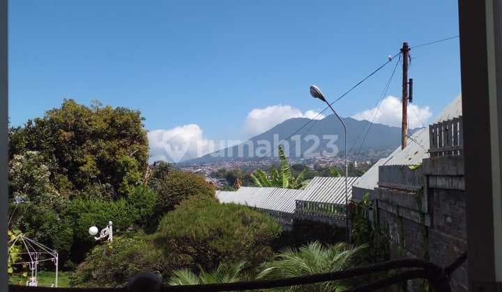 JUAL RUMAH MEWAH di KABUPATEN BANDUNG BARAT JL,EMBANG MAENROAD JALUR WISATA TANGKUBAN PRAHU HARGA NEGOSIASI